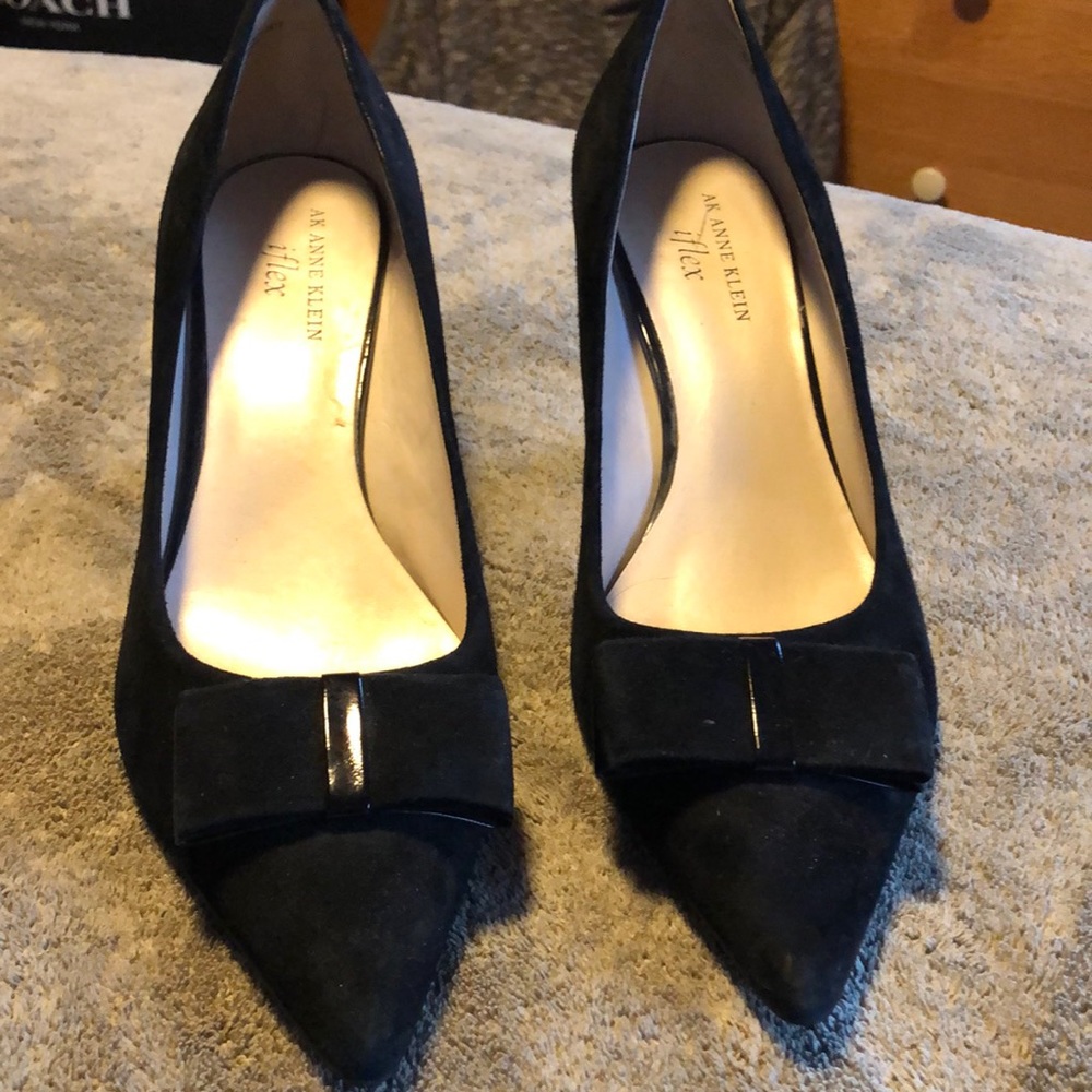 Anne klein low heeled shoes